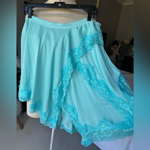 Intimately By Free People Dresses & Skirts - Intimately by FP skirt with lace details, size large